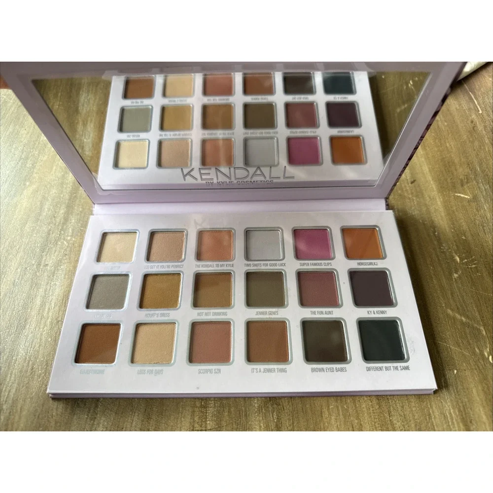 Kylie & Kendall Limited Edition Pressed Powder Eyeshadow Palette NIB